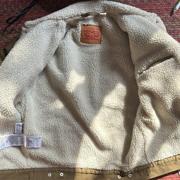 NWOT LEVIS CLASSIC TAN BROWN SHERPA TRUCKER JACKET BUTTON UP - Picture 7 of 7